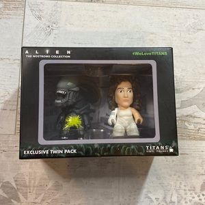 Titans Vinyl Figures Alien The Nostromo Collection Exclusive Twin Pack